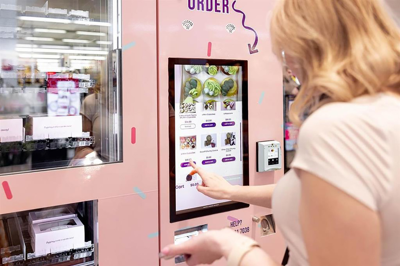 想吃馬卡龍一按就有！澳洲熱門甜點品牌以「迷你商店」概念推出甜點自販機