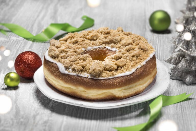 USH Grinchmas Food - Apple Crumb Donut