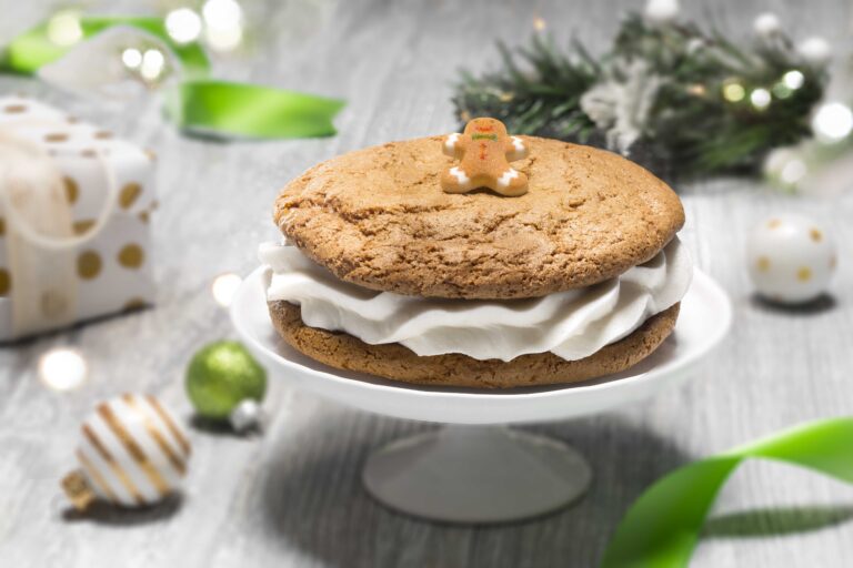 USH Grinchmas Food - Gingerbread Whoopie Pie